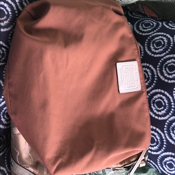 Coach Carly - Picture 6 of 7